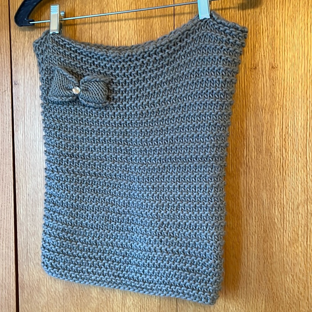Rue21 Gray Knit Slouch Scarf Neck warmer gaiter bow rhinestone detail EUC